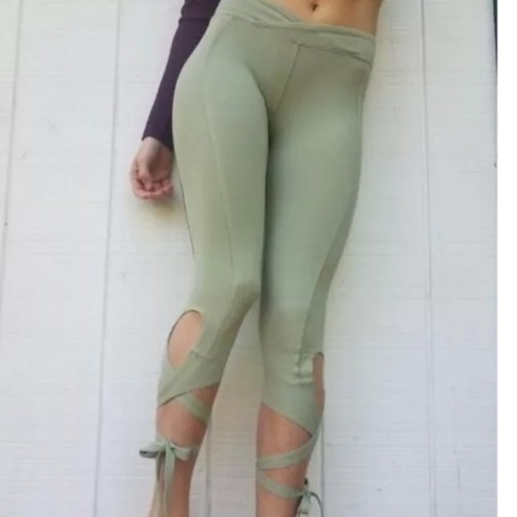 Free People Movement Turnout Boho Wrap Leggings size Medium - Picture 2 of 10